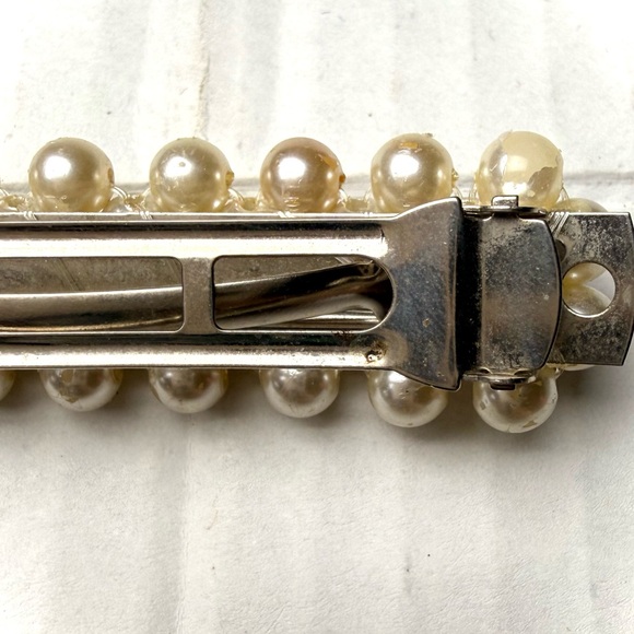 Vintage Faux Pearl Cream & Gold Tone Hair Barrette Spring Snap Clip French Style - Picture 6 of 7